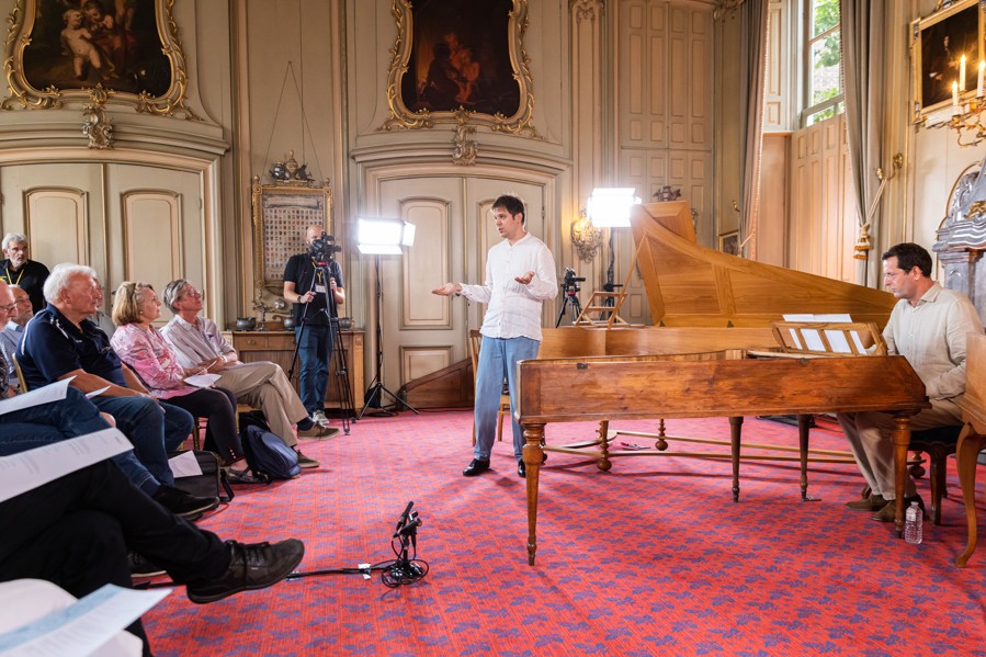 202201. Artem Belogurov & Menno Van Delft © Marieke Wijntjes