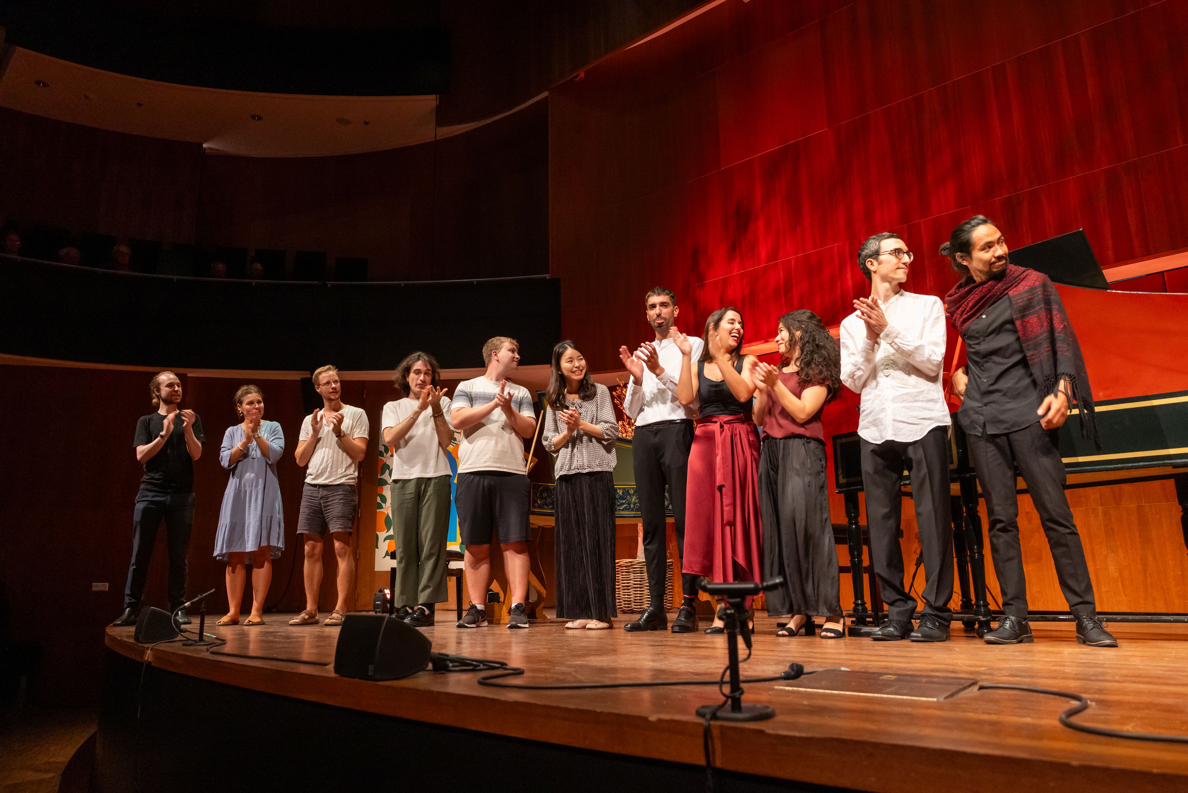 Model.HeaderVisualTitle