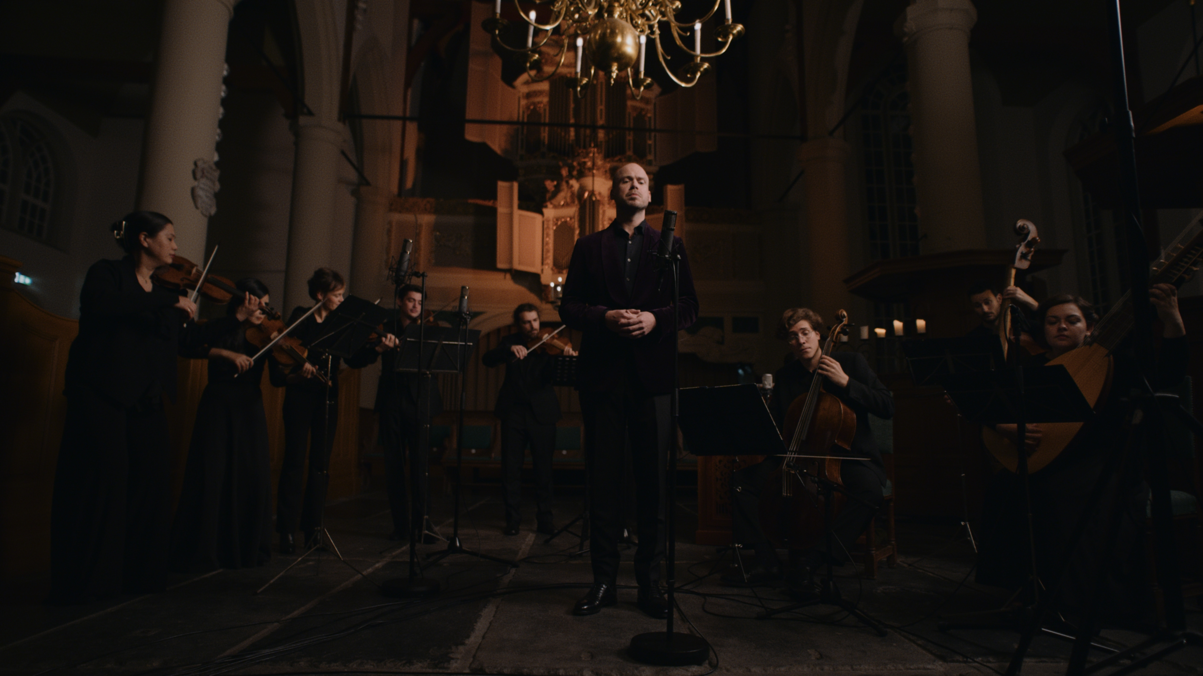 Model.HeaderVisualTitle