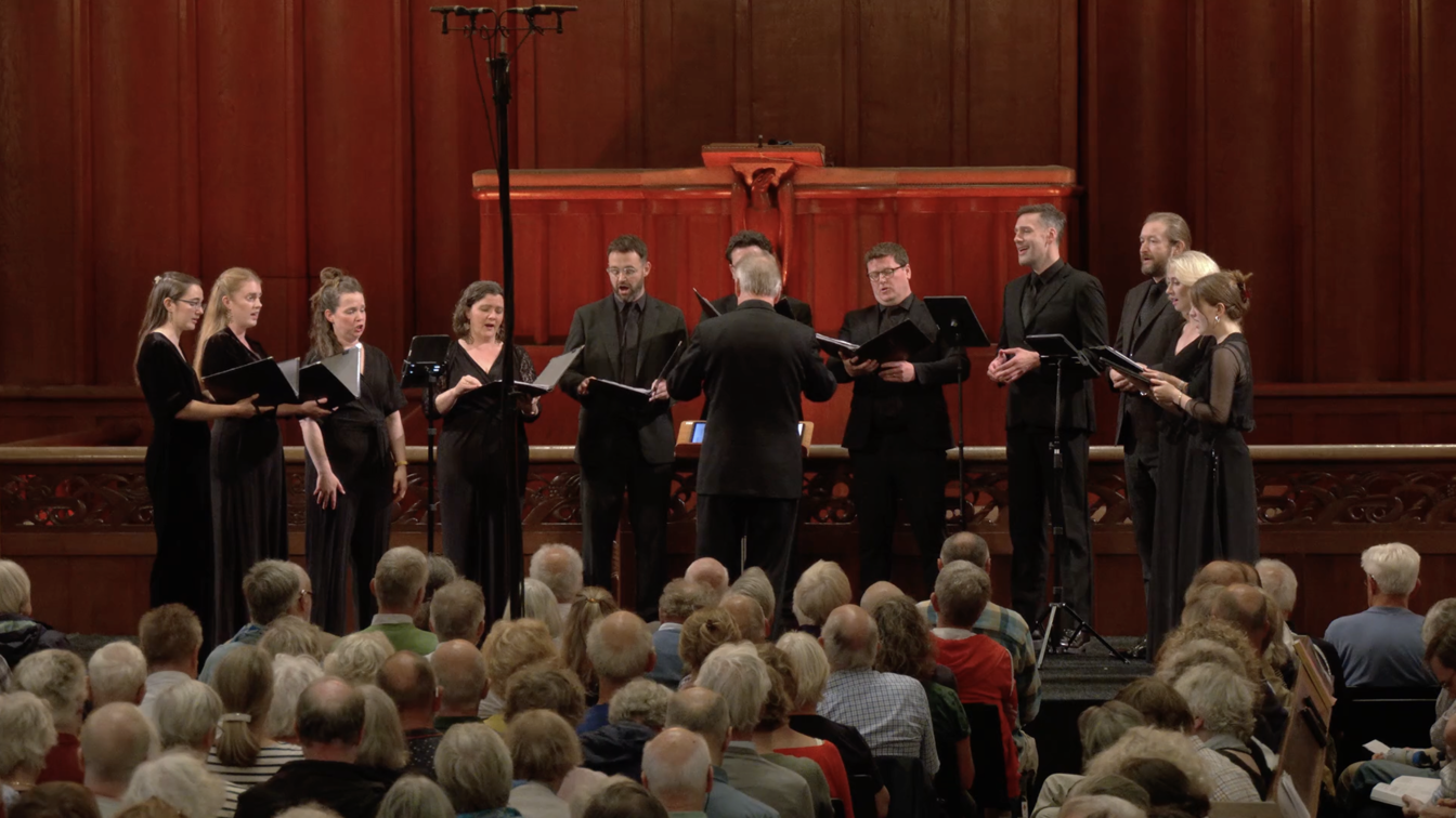 202639. Tenebrae Choir The Singing Byrd 5, Crown & Cross © Concertomedia