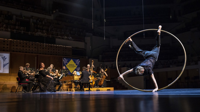 202546. Ensemble Masques (Fomu25 © Foppe Schut Pers Fs312058)